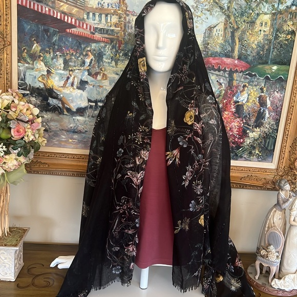 OBLONG BLACK BOTANICAL SCARF - Picture 4 of 4